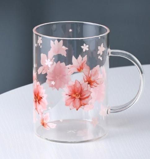 Toutes sortes de belles tasses en verre