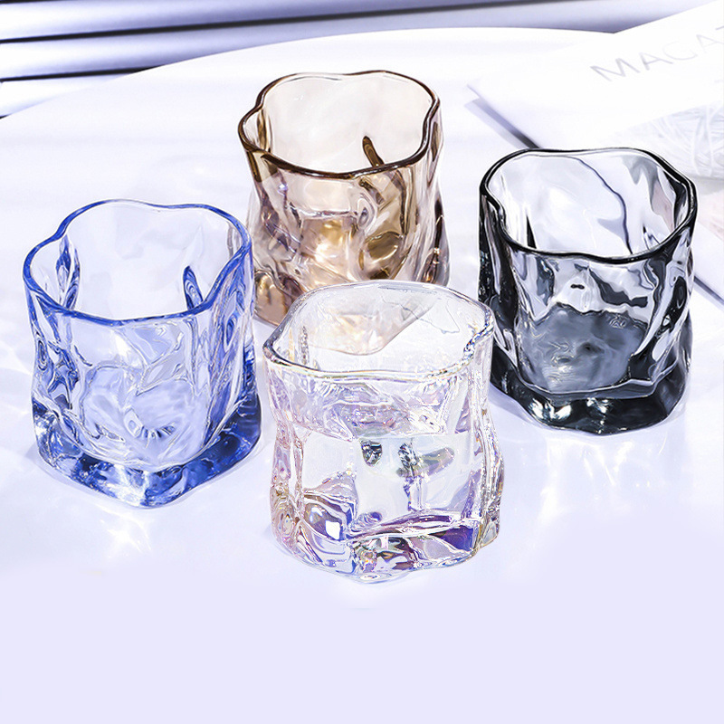 Toutes sortes de belles tasses en verre