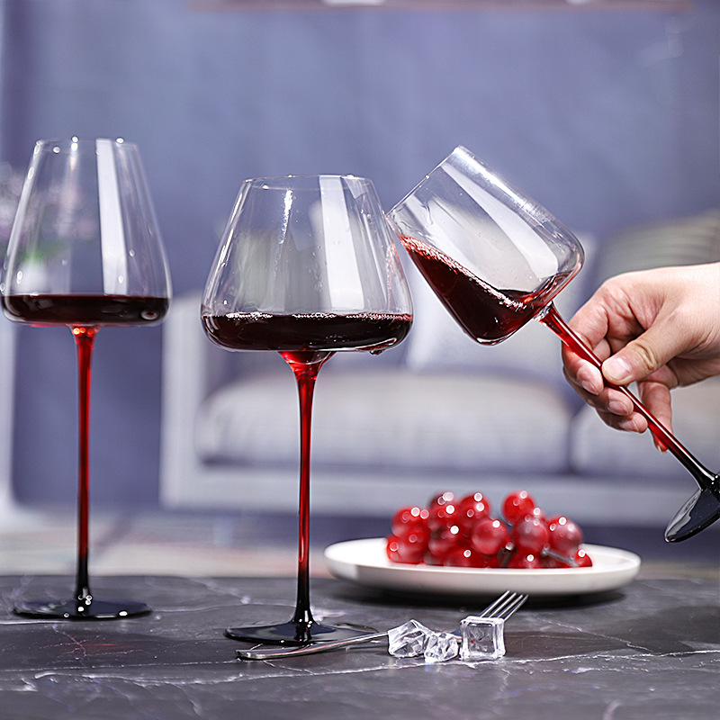 Gobelet à vin rouge en verre de cristal Black Tie