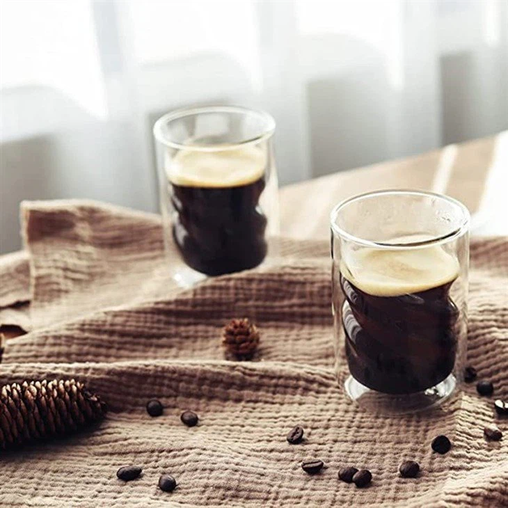 Petite tasse à café en verre à double paroi