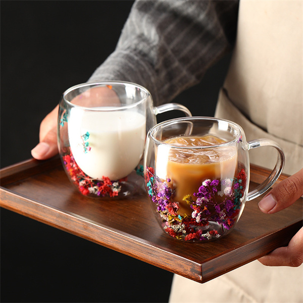 Tasse d'eau en verre à double couche de fleurs séchées de célébrités d'Internet