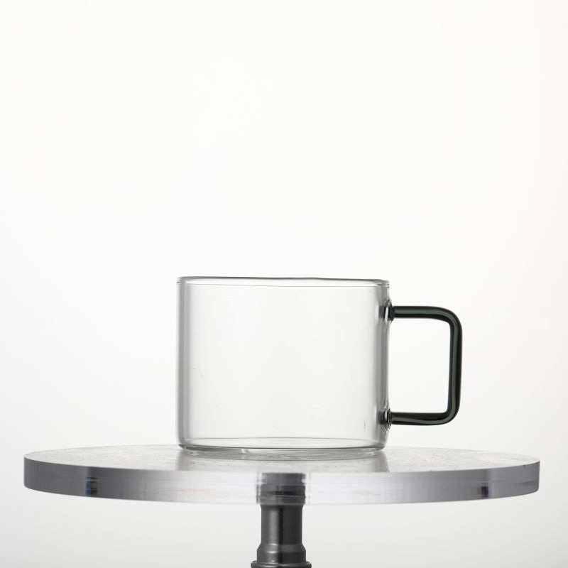 Tasse d'eau en verre à poignée carrée