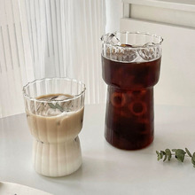 Tasse de verre à taille verticale transparente