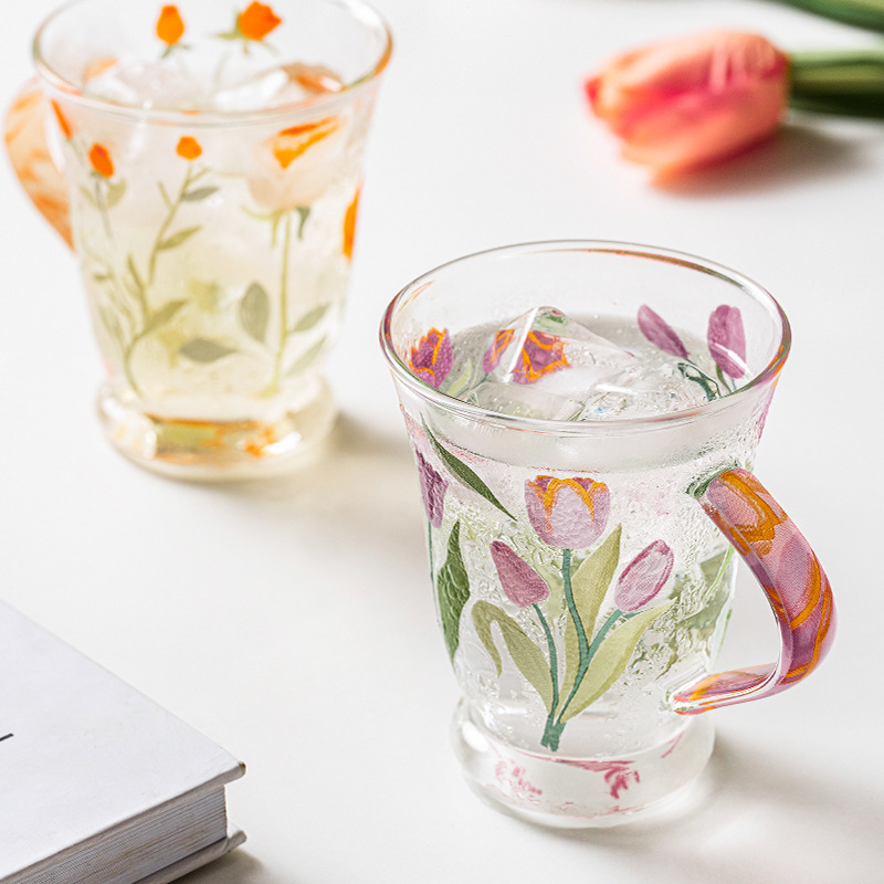 tasse à eau en verre tulipe