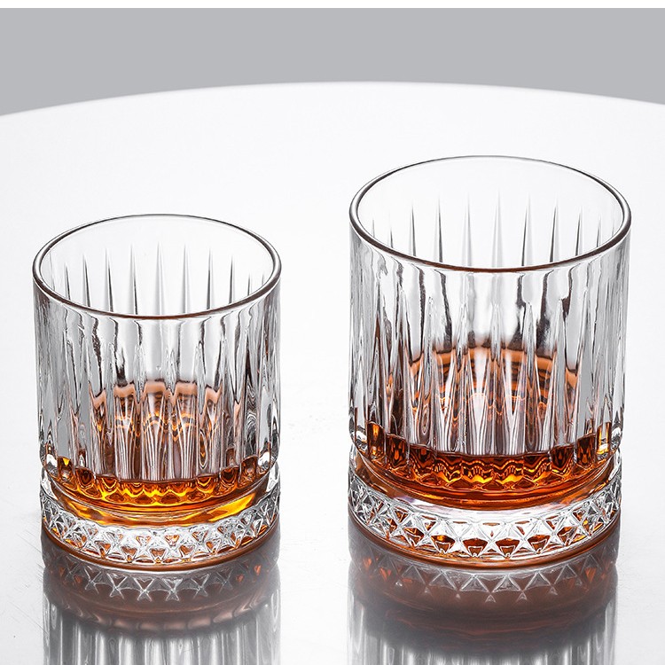 Verre à whisky à base de diamant à motif vertical